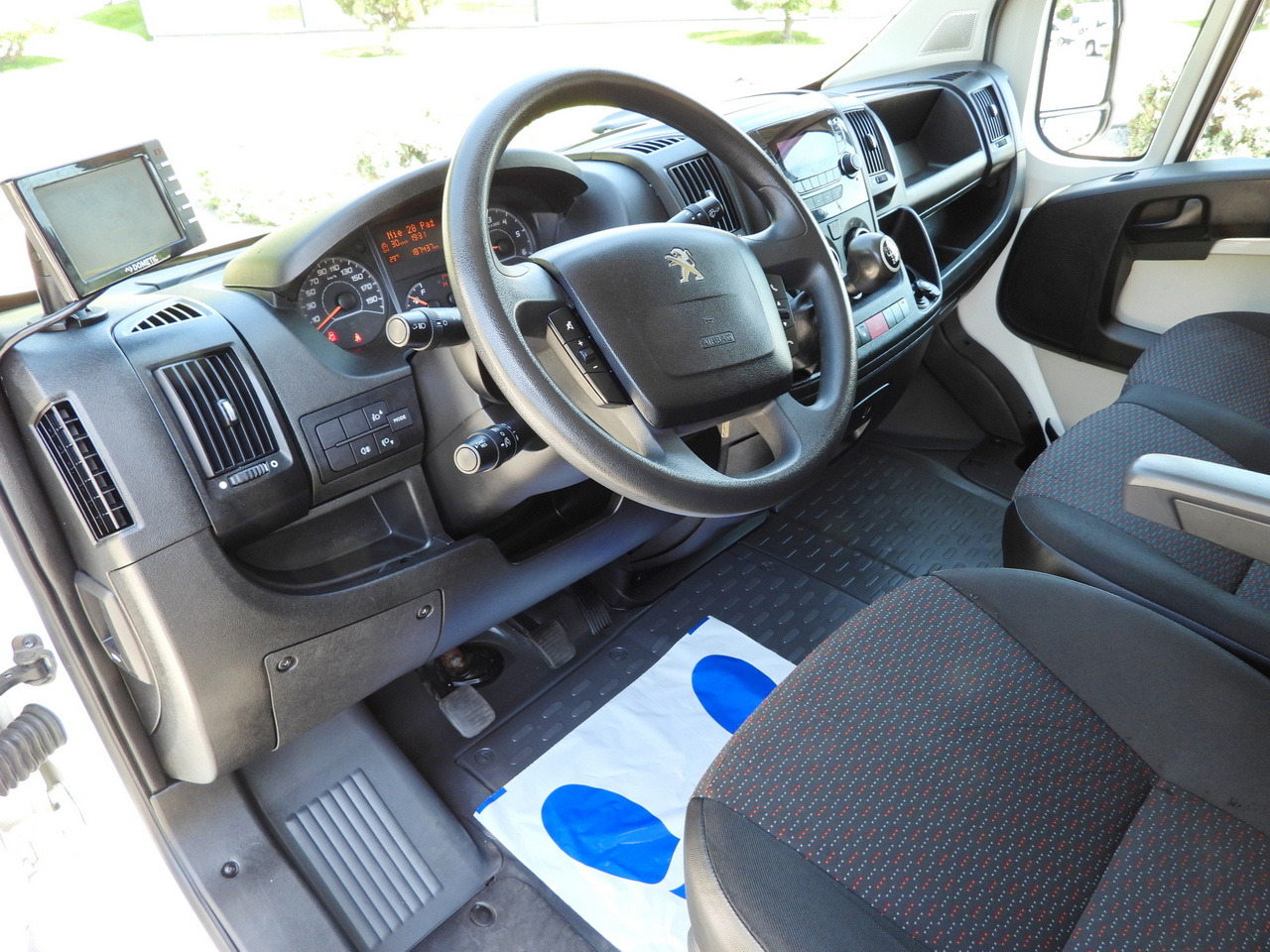 PEUGEOT BOXER BOX LIFT 8 PALLETS CRUISE CONTROL AIR CONDITIONING 130HP - Kamioncine me kontinier: foto 2 PEUGEOT BOXER BOX LIFT 8 PALLETS CRUISE CONTROL AIR CONDITIONING 130HP - Kamioncine me kontinier: foto 2