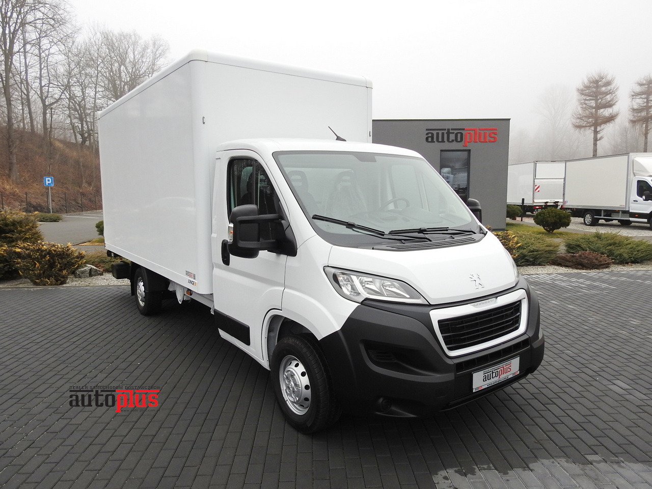 PEUGEOT BOXER BOX LIFT 8 PALLETS CRUISE CONTROL AIR CONDITIONING 140HP - Kamioncine me kontinier: foto 1 PEUGEOT BOXER BOX LIFT 8 PALLETS CRUISE CONTROL AIR CONDITIONING 140HP - Kamioncine me kontinier: foto 1