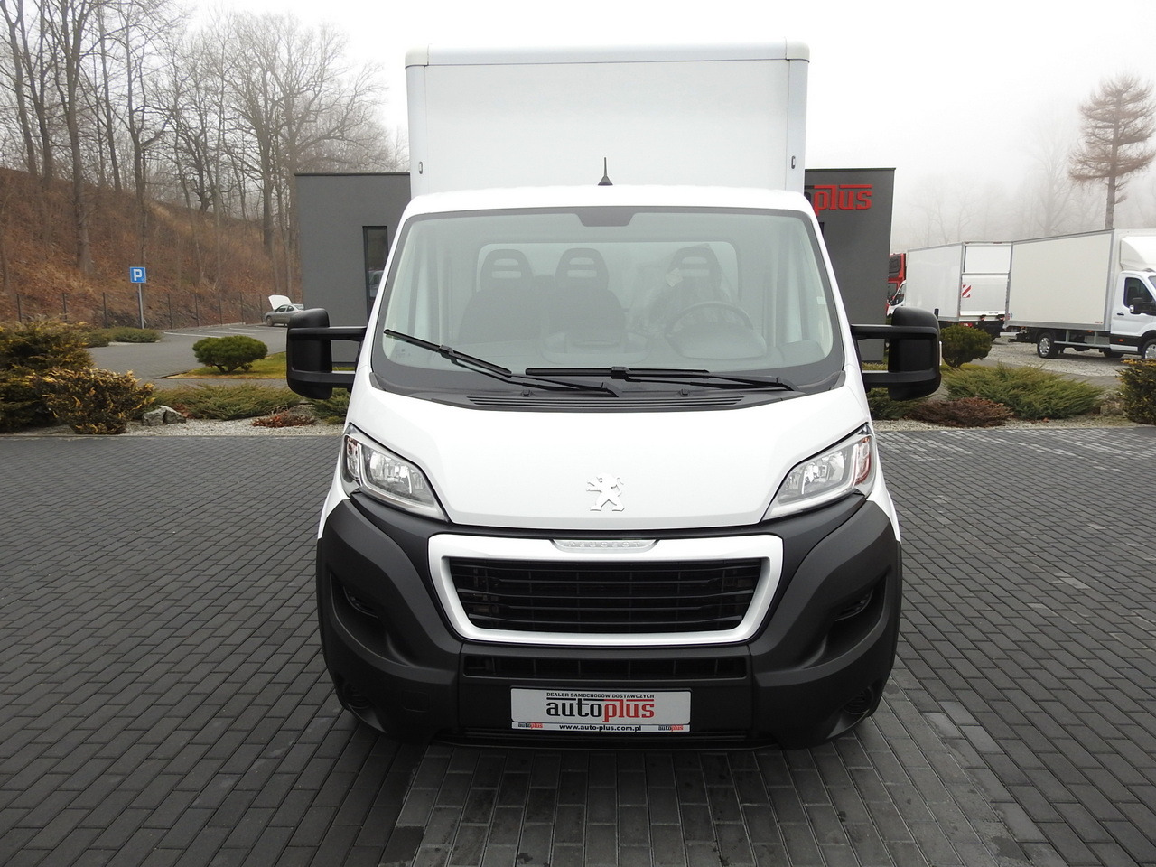 PEUGEOT BOXER BOX LIFT 8 PALLETS CRUISE CONTROL AIR CONDITIONING 140HP - Kamioncine me kontinier: foto 5 PEUGEOT BOXER BOX LIFT 8 PALLETS CRUISE CONTROL AIR CONDITIONING 140HP - Kamioncine me kontinier: foto 5