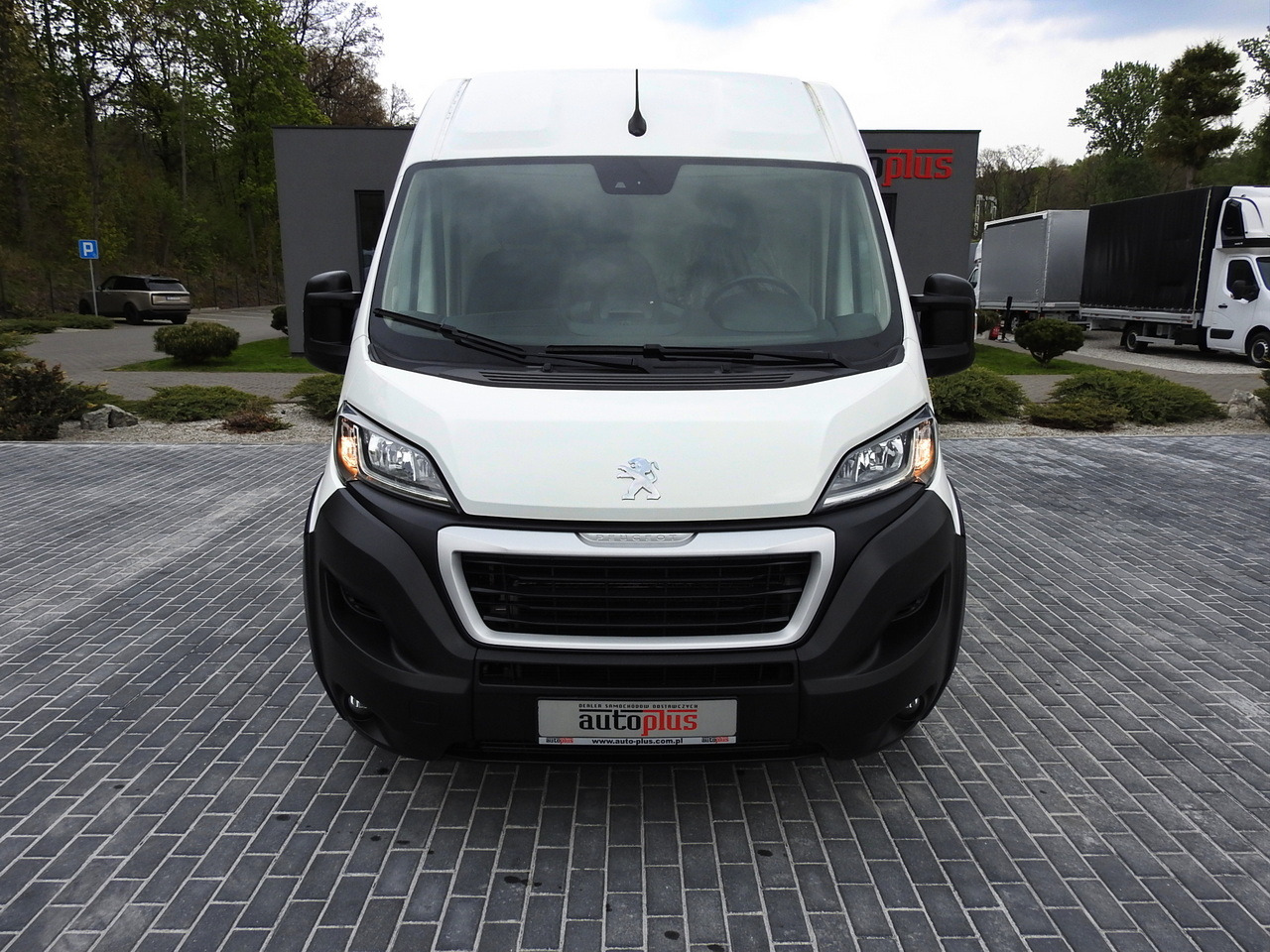 PEUGEOT BOXER REFRIGERATOR VAN 0*C CRUISE CONTROL NAVIGATION AIR CONDITIONING 135HP - Furgon frigorifer: foto 5 PEUGEOT BOXER REFRIGERATOR VAN 0*C CRUISE CONTROL NAVIGATION AIR CONDITIONING 135HP - Furgon frigorifer: foto 5