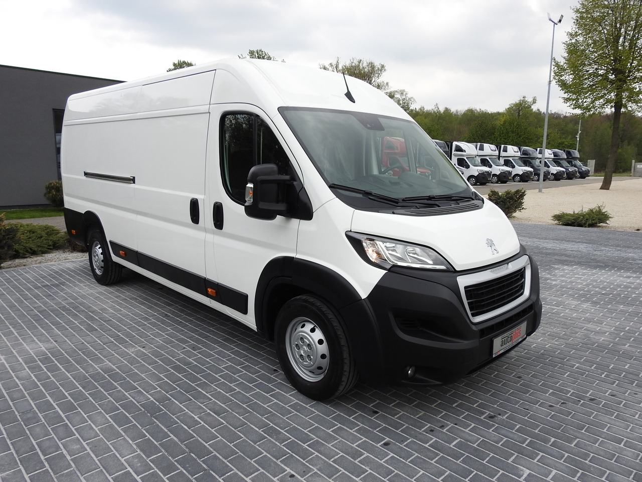 PEUGEOT BOXER REFRIGERATOR VAN 0*C CRUISE CONTROL NAVIGATION AIR CONDITIONING 135HP - Furgon frigorifer: foto 4 PEUGEOT BOXER REFRIGERATOR VAN 0*C CRUISE CONTROL NAVIGATION AIR CONDITIONING 135HP - Furgon frigorifer: foto 4