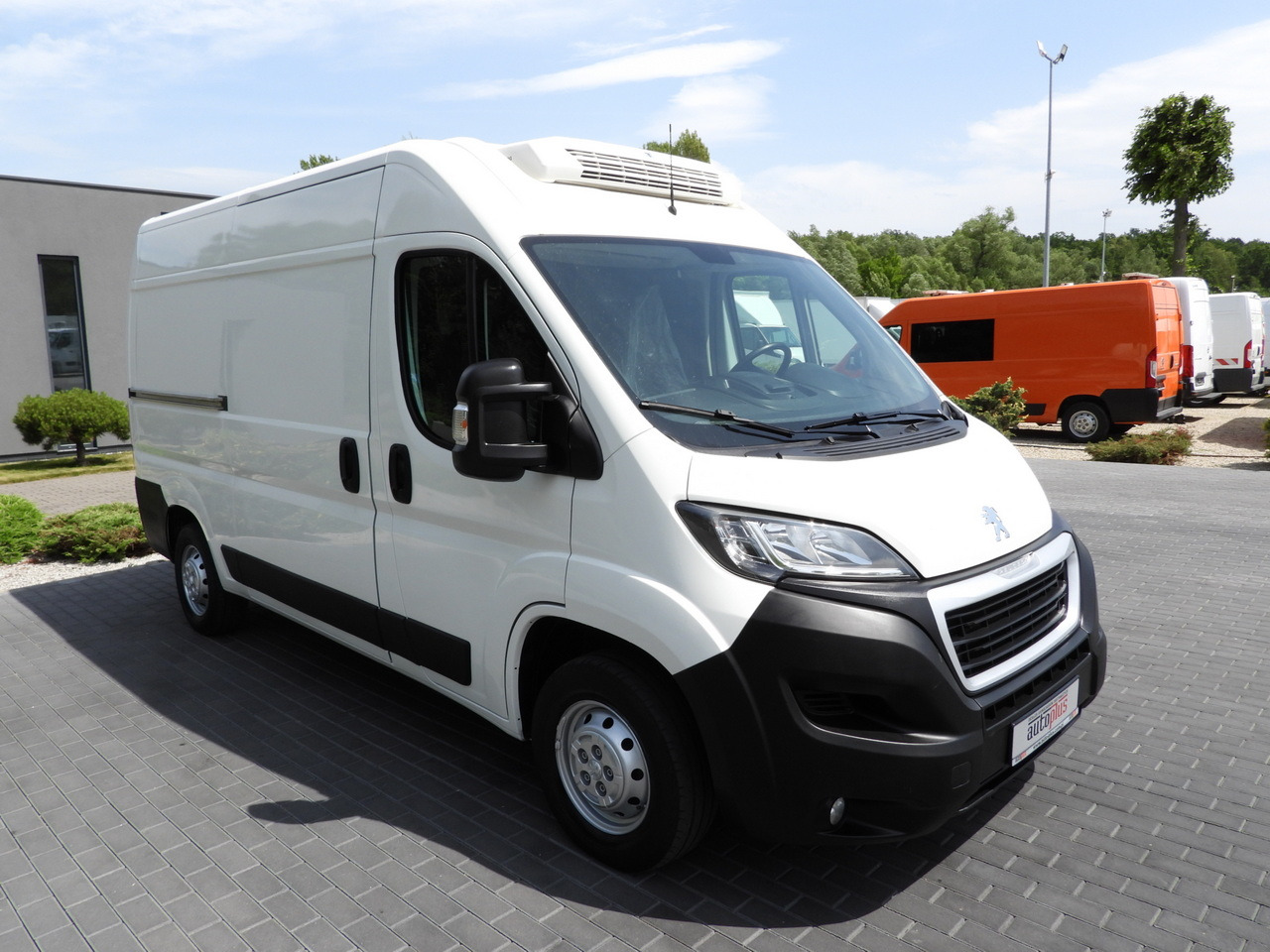 PEUGEOT BOXER REFRIGERATOR VAN -10*C CRUISE CONTROL AIR CONDITIONING 130HP - Furgon frigorifer: foto 4 PEUGEOT BOXER REFRIGERATOR VAN -10*C CRUISE CONTROL AIR CONDITIONING 130HP - Furgon frigorifer: foto 4