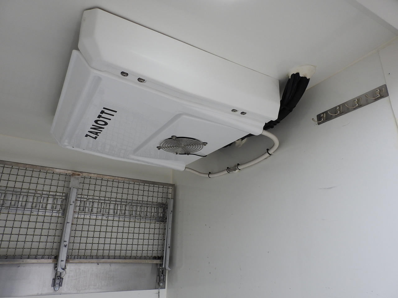 Furgon frigorifer PEUGEOT BOXER REFRIGERATOR VAN -5*C TWO COMPARTMENTS CRUISE CONTROL AIR CONDITIONING  120HP: foto 22