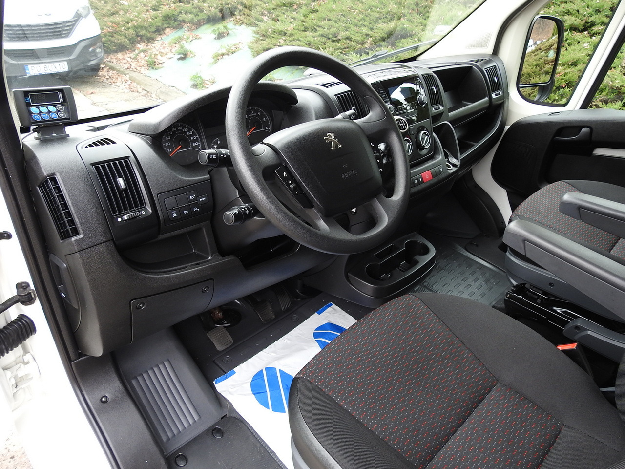 PEUGEOT BOXER REFRIGERATOR VAN -5*C TWO COMPARTMENTS CRUISE CONTROL AIR CONDITIONING 120HP - Furgon frigorifer: foto 2 PEUGEOT BOXER REFRIGERATOR VAN -5*C TWO COMPARTMENTS CRUISE CONTROL AIR CONDITIONING 120HP - Furgon frigorifer: foto 2