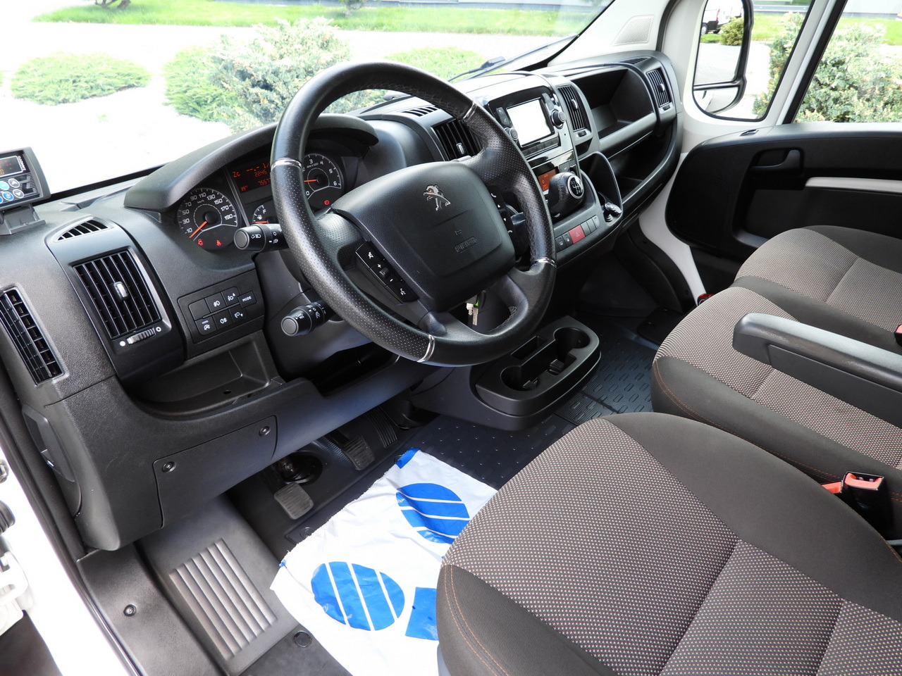 PEUGEOT BOXER REGRIGERATOR BOX 0*C 8 PALLETS CRUISE CONTROL LED LIGHTS AIR CONDITIONING 165HP - Furgon frigorifer: foto 2 PEUGEOT BOXER REGRIGERATOR BOX 0*C 8 PALLETS CRUISE CONTROL LED LIGHTS AIR CONDITIONING 165HP - Furgon frigorifer: foto 2