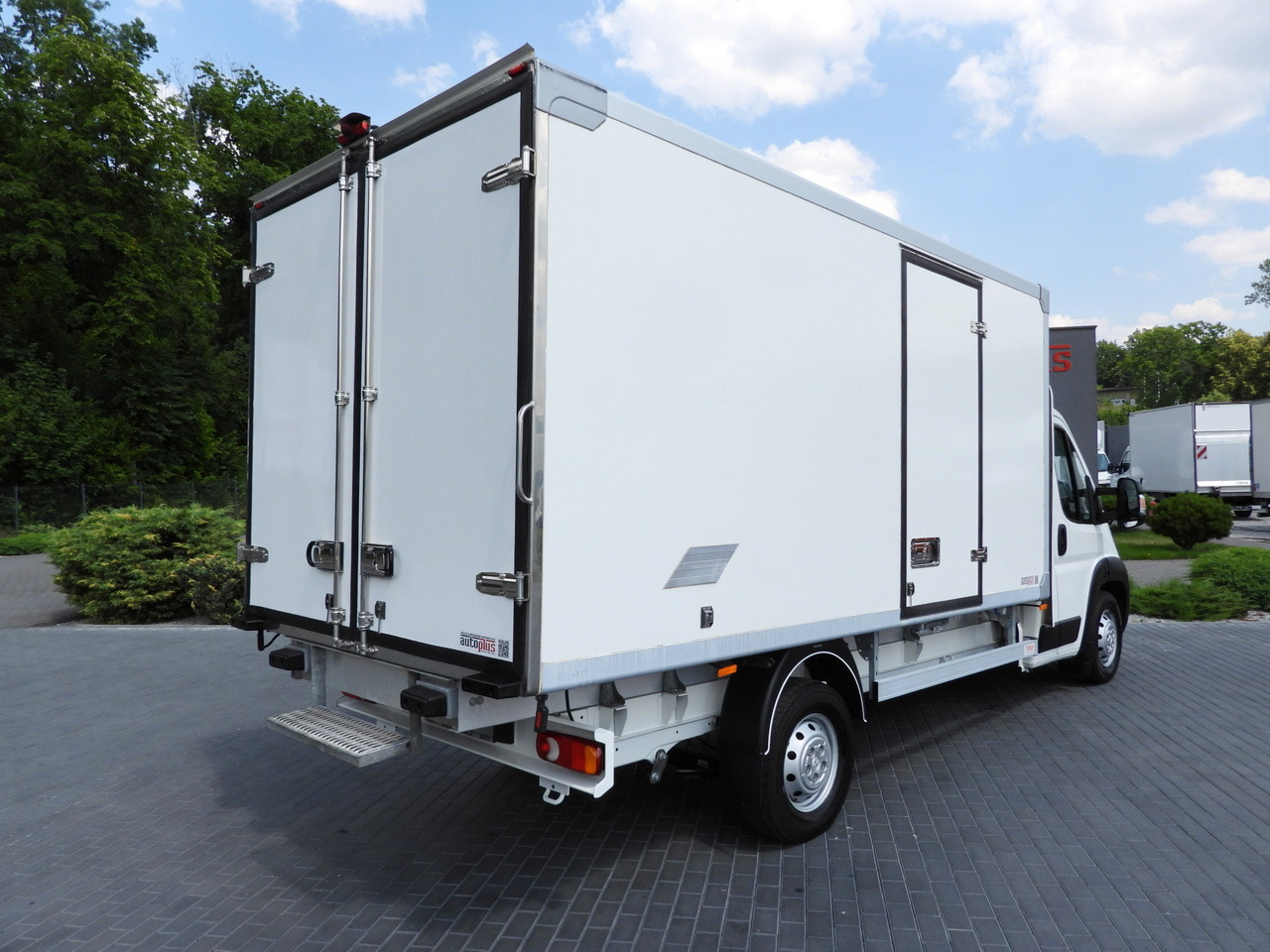 PEUGEOT BOXER REGRIGERATOR BOX 0*C 8 PALLETS CRUISE CONTROL LED LIGHTS AIR CONDITIONING 165HP - Furgon frigorifer: foto 3 PEUGEOT BOXER REGRIGERATOR BOX 0*C 8 PALLETS CRUISE CONTROL LED LIGHTS AIR CONDITIONING 165HP - Furgon frigorifer: foto 3