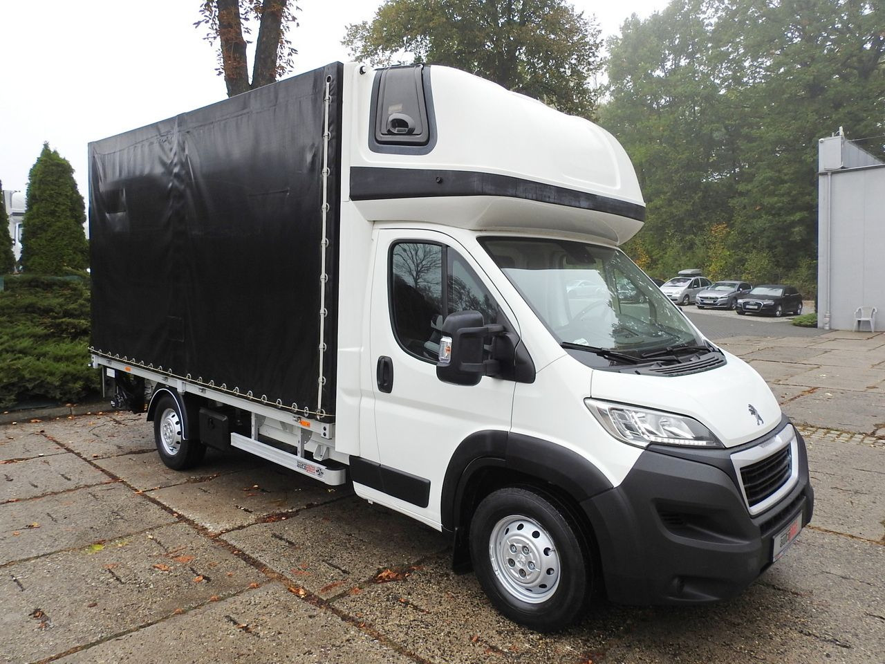 PEUGEOT BOXER TARPAULIN LIFT 8 PALLETS WEBASTO LED LIGHTS AIR CONDITIONING 165HP - Kamioncine me tendë: foto 4 PEUGEOT BOXER TARPAULIN LIFT 8 PALLETS WEBASTO LED LIGHTS AIR CONDITIONING 165HP - Kamioncine me tendë: foto 4