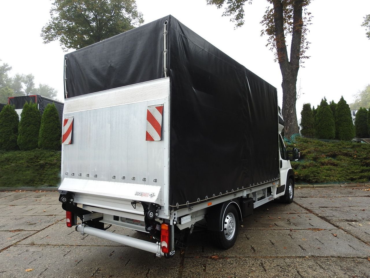 PEUGEOT BOXER TARPAULIN LIFT 8 PALLETS WEBASTO LED LIGHTS AIR CONDITIONING 165HP - Kamioncine me tendë: foto 3 PEUGEOT BOXER TARPAULIN LIFT 8 PALLETS WEBASTO LED LIGHTS AIR CONDITIONING 165HP - Kamioncine me tendë: foto 3