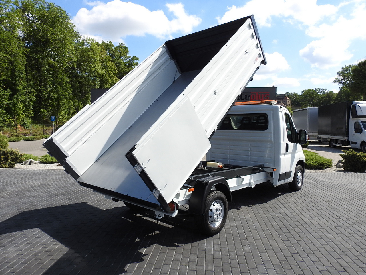 PEUGEOT BOXER THREE-WAY TIPPER AIR CONDITIONING 130HP - Kamioncine vetëshkarkuese: foto 3 PEUGEOT BOXER THREE-WAY TIPPER AIR CONDITIONING 130HP - Kamioncine vetëshkarkuese: foto 3