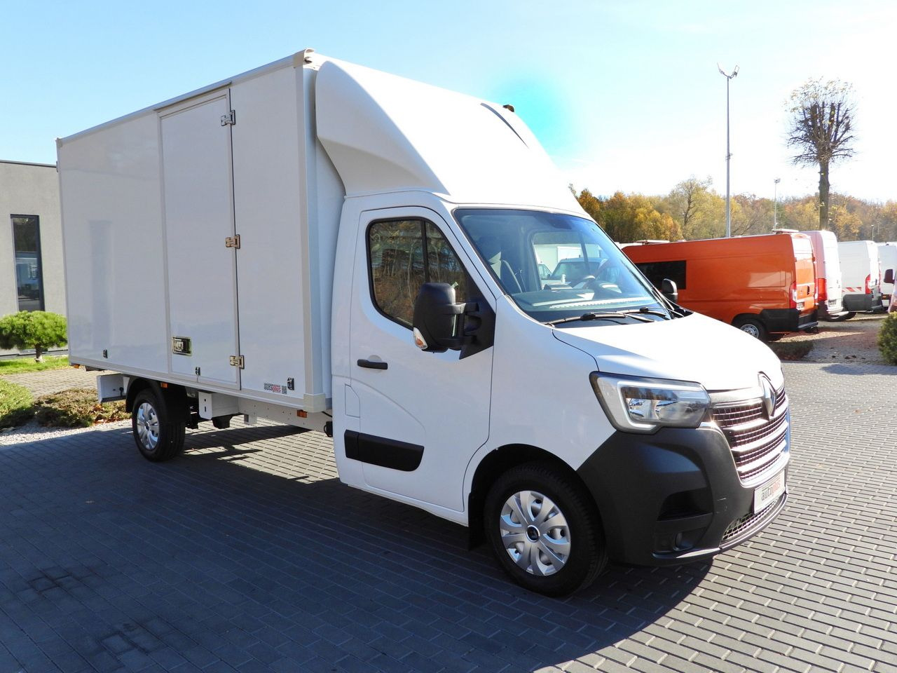 RENAULT MASTER BOX 8 PALLETS CRUISE CONTROL NAVIGATION LED LIGHTS AIR CONDITIONING 145HP - Kamioncine me kontinier: foto 4 RENAULT MASTER BOX 8 PALLETS CRUISE CONTROL NAVIGATION LED LIGHTS AIR CONDITIONING 145HP - Kamioncine me kontinier: foto 4