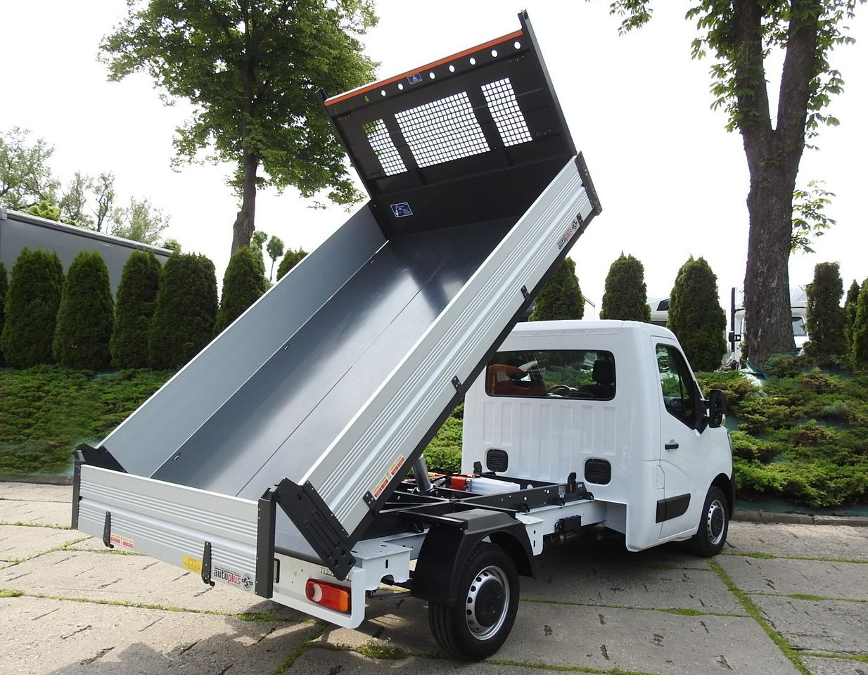 RENAULT MASTER - Kamioncine vetëshkarkuese: foto 3 RENAULT MASTER - Kamioncine vetëshkarkuese: foto 3