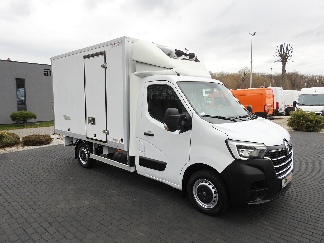 RENAULT MASTER REGRIGERATOR BOX 0*C LED LIGHTS AIR CONDITIONING 145HP - Furgon frigorifer: foto 4 RENAULT MASTER REGRIGERATOR BOX 0*C LED LIGHTS AIR CONDITIONING 145HP - Furgon frigorifer: foto 4