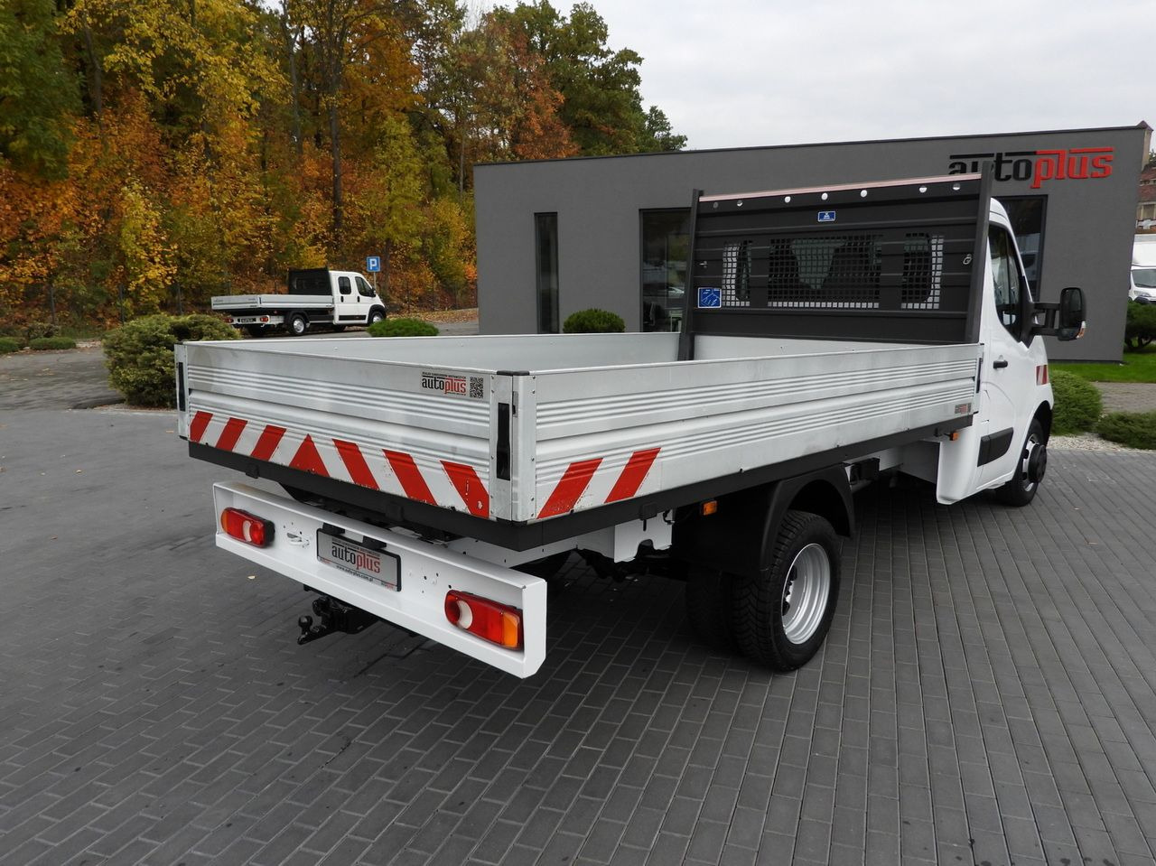 RENAULT MASTER STAKE BODY CRUISE CONTROL NAVIGATION TWIN WHEELS AIR CONDITIONING 130HP - Kamioncine me karroceri: foto 3 RENAULT MASTER STAKE BODY CRUISE CONTROL NAVIGATION TWIN WHEELS AIR CONDITIONING 130HP - Kamioncine me karroceri: foto 3