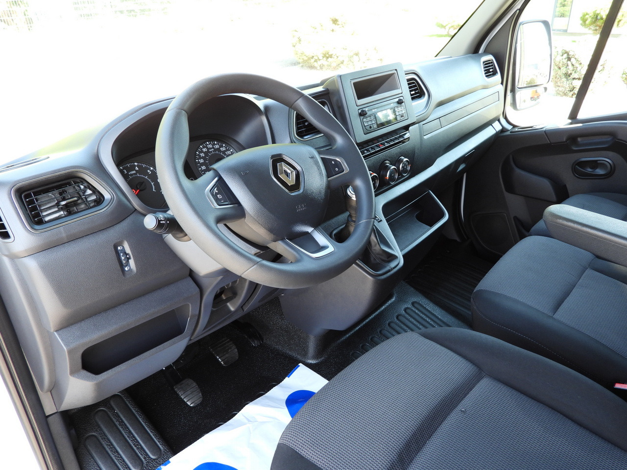 RENAULT MASTER TARPAULIN 10 PALLETS WEBASTO CRUISE CONTROL LED LIGHTS AIR CONDITIONING 165HP - Kamioncine me tendë: foto 2 RENAULT MASTER TARPAULIN 10 PALLETS WEBASTO CRUISE CONTROL LED LIGHTS AIR CONDITIONING 165HP - Kamioncine me tendë: foto 2