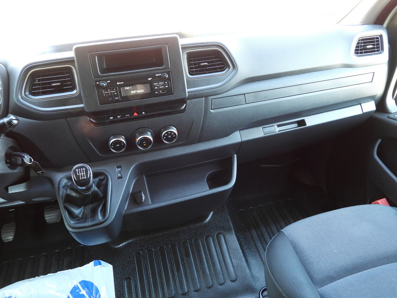 Kamioncine me tendë RENAULT MASTER  TARPAULIN 10 PALLETS WEBASTO CRUISE CONTROL LED LIGHTS PNEUMATICS AIR CONDITIONING  165HP: foto 33
