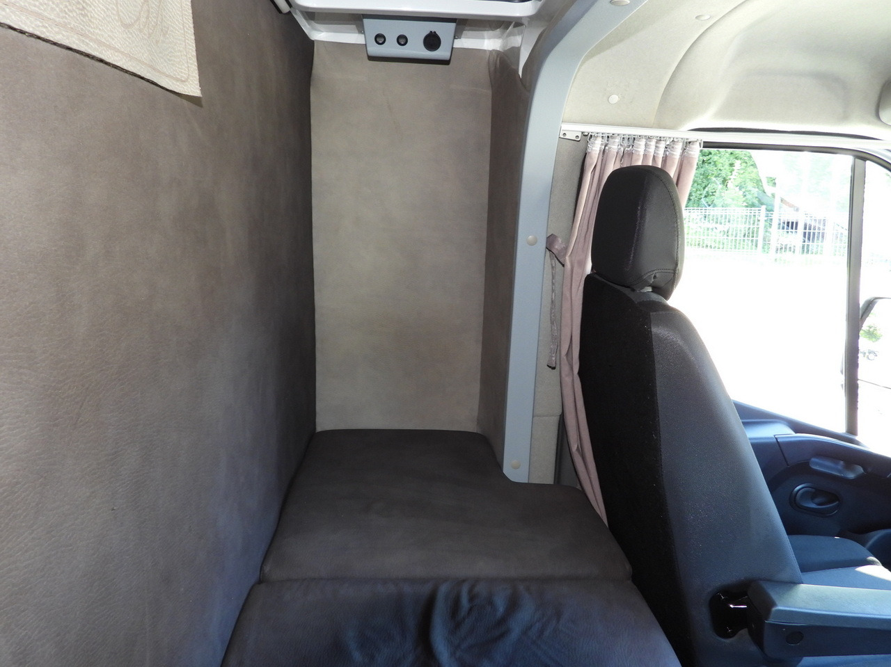 Kamioncine me tendë RENAULT MASTER  TARPAULIN 10 PALLETS WEBASTO CRUISE CONTROL LED LIGHTS PNEUMATICS AIR CONDITIONING  165HP: foto 41
