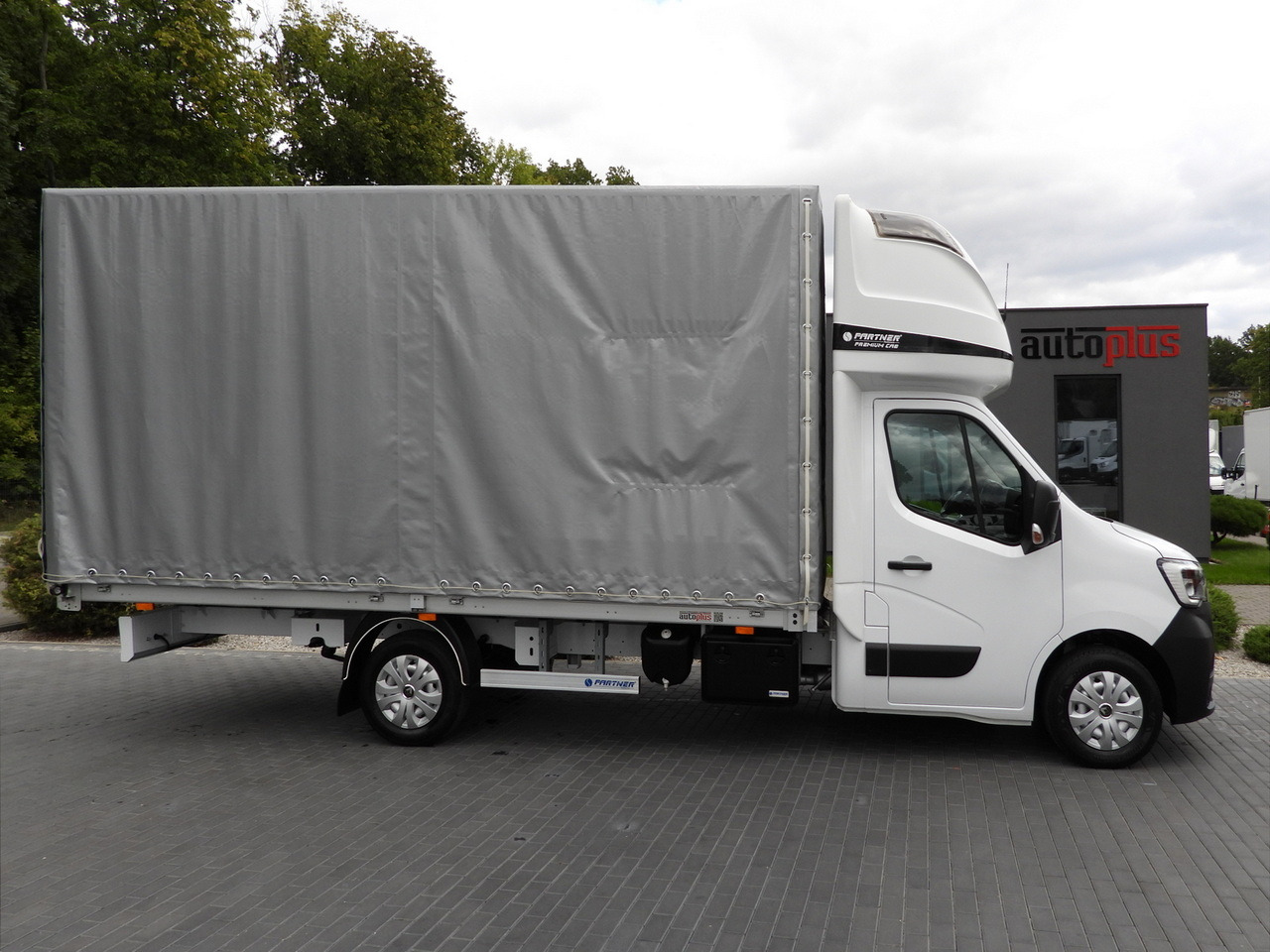 Kamioncine me tendë RENAULT MASTER TARPAULIN 10 PALLETS WEBASTO CRUISE CONTROL LED LIGHTS PNEUMATICS AIR CONDITIONING  165HP: foto 7