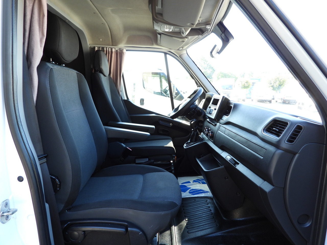 Kamioncine me tendë RENAULT MASTER  TARPAULIN 10 PALLETS WEBASTO CRUISE CONTROL LED LIGHTS PNEUMATICS AIR CONDITIONING  165HP: foto 37