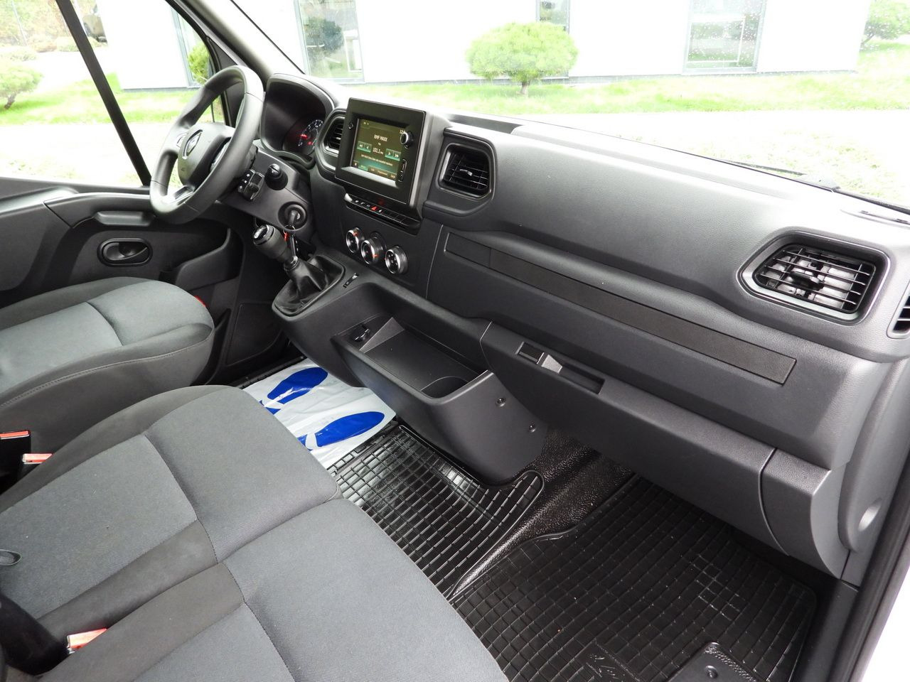 Kamioncine me tendë RENAULT MASTER TARPAULIN 12 PALLETS WEBASTO CRUISE CONTROL NAVIGATION LED LIGHTS PNEUMATICS AIR CONDITIONING 165HP: foto 38 Kamioncine me tendë RENAULT MASTER TARPAULIN 12 PALLETS WEBASTO CRUISE CONTROL NAVIGATION LED LIGHTS PNEUMATICS AIR CONDITIONING 165HP: foto 38