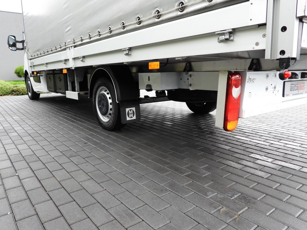 Kamioncine me tendë RENAULT MASTER TARPAULIN 12 PALLETS WEBASTO CRUISE CONTROL NAVIGATION LED LIGHTS PNEUMATICS AIR CONDITIONING 165HP: foto 16 Kamioncine me tendë RENAULT MASTER TARPAULIN 12 PALLETS WEBASTO CRUISE CONTROL NAVIGATION LED LIGHTS PNEUMATICS AIR CONDITIONING 165HP: foto 16