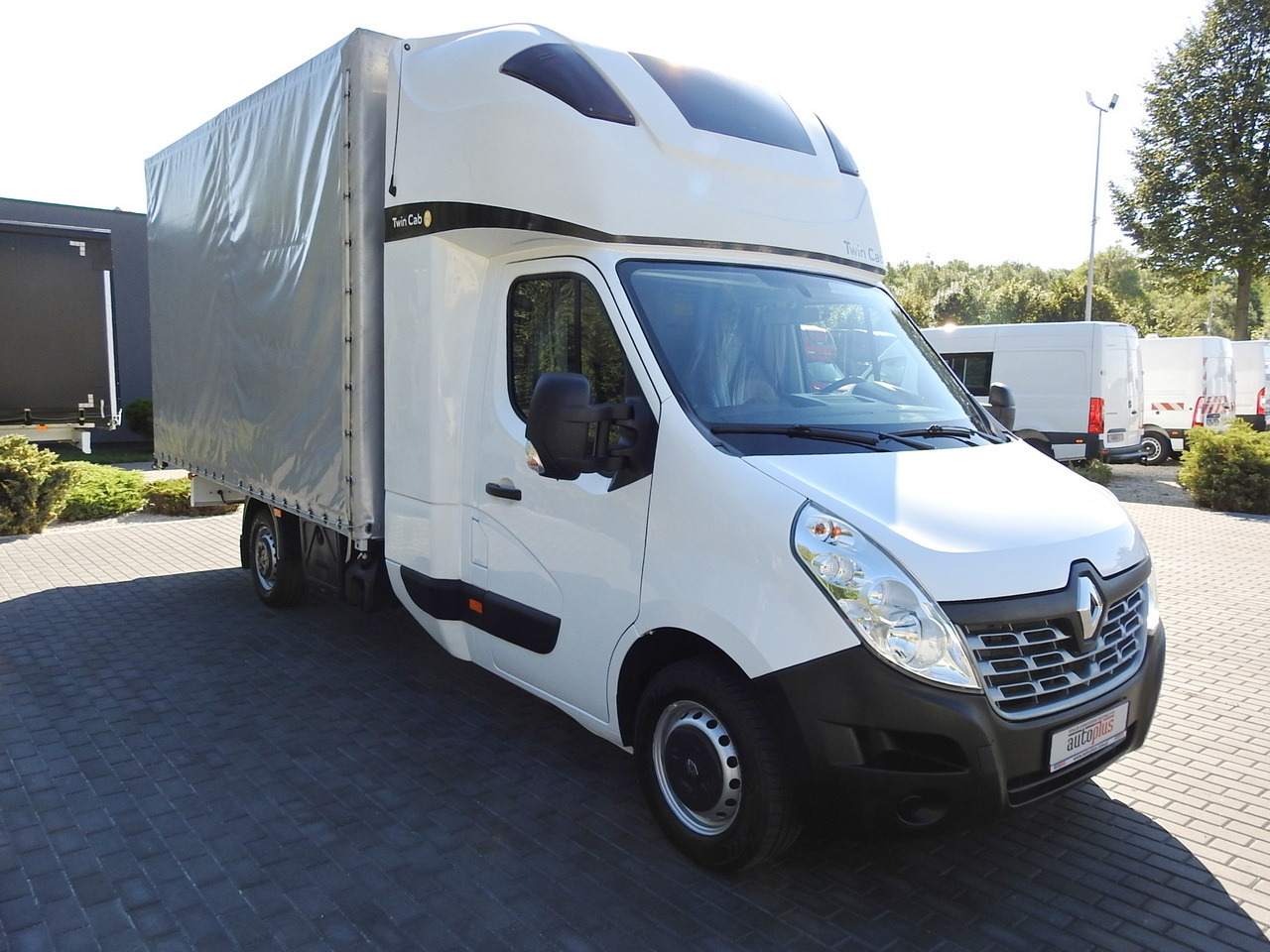RENAULT MASTER TARPAULIN 8 PALLETS WEBASTO CRUISE CONTROL AIR CONDITIONING PNEUMATICS 170HP - Kamioncine me tendë: foto 4 RENAULT MASTER TARPAULIN 8 PALLETS WEBASTO CRUISE CONTROL AIR CONDITIONING PNEUMATICS 170HP - Kamioncine me tendë: foto 4