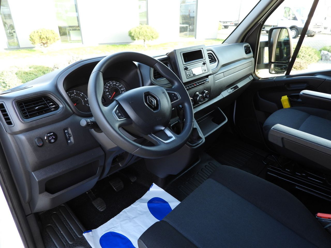 RENAULT MASTER TARPAULIN 8 PALLETS WEBASTO CRUISE CONTROL LED LIGHTS PNEUMATICS AIR CONDITIONING 165HP - Kamioncine me tendë: foto 2 RENAULT MASTER TARPAULIN 8 PALLETS WEBASTO CRUISE CONTROL LED LIGHTS PNEUMATICS AIR CONDITIONING 165HP - Kamioncine me tendë: foto 2