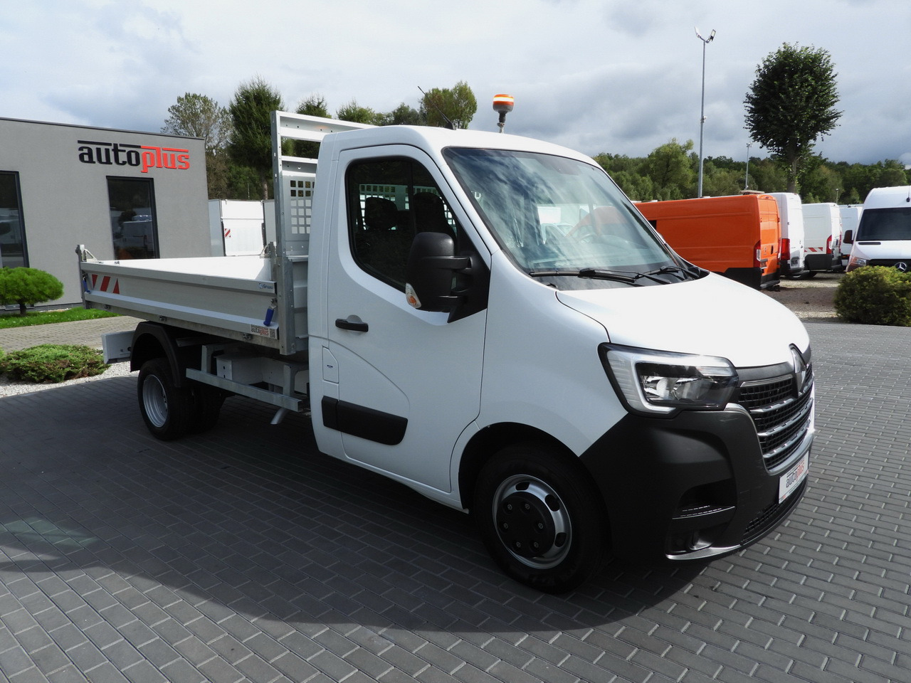 RENAULT MASTER TIPPER CRUISE CONTROL LED LIGHTS TWIN WHEELS AIR CONDITIONING 130HP - Kamioncine vetëshkarkuese: foto 5 RENAULT MASTER TIPPER CRUISE CONTROL LED LIGHTS TWIN WHEELS AIR CONDITIONING 130HP - Kamioncine vetëshkarkuese: foto 5