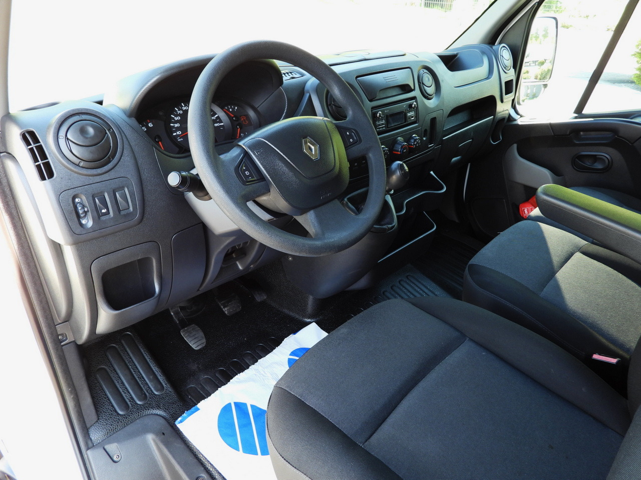 RENAULT MASTER TIPPER CRUISE CONTROL TWIN WHEELS AIR CONDITIONING 145HP - Kamioncine vetëshkarkuese: foto 2 RENAULT MASTER TIPPER CRUISE CONTROL TWIN WHEELS AIR CONDITIONING 145HP - Kamioncine vetëshkarkuese: foto 2