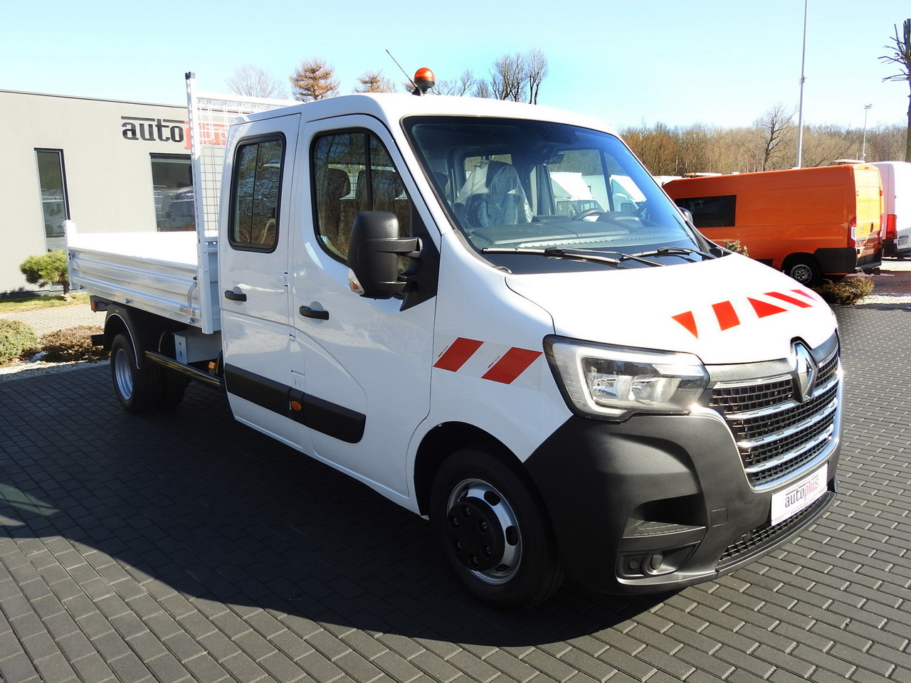 RENAULT MASTER TIPPER DOUBLE CABIN DOKA 6 SEATS CRUISE CONTROL AIR CONDITIONING LED LIGHTS TWIN WHEELS 130HP - Kamioncine vetëshkarkuese: foto 4 RENAULT MASTER TIPPER DOUBLE CABIN DOKA 6 SEATS CRUISE CONTROL AIR CONDITIONING LED LIGHTS TWIN WHEELS 130HP - Kamioncine vetëshkarkuese: foto 4