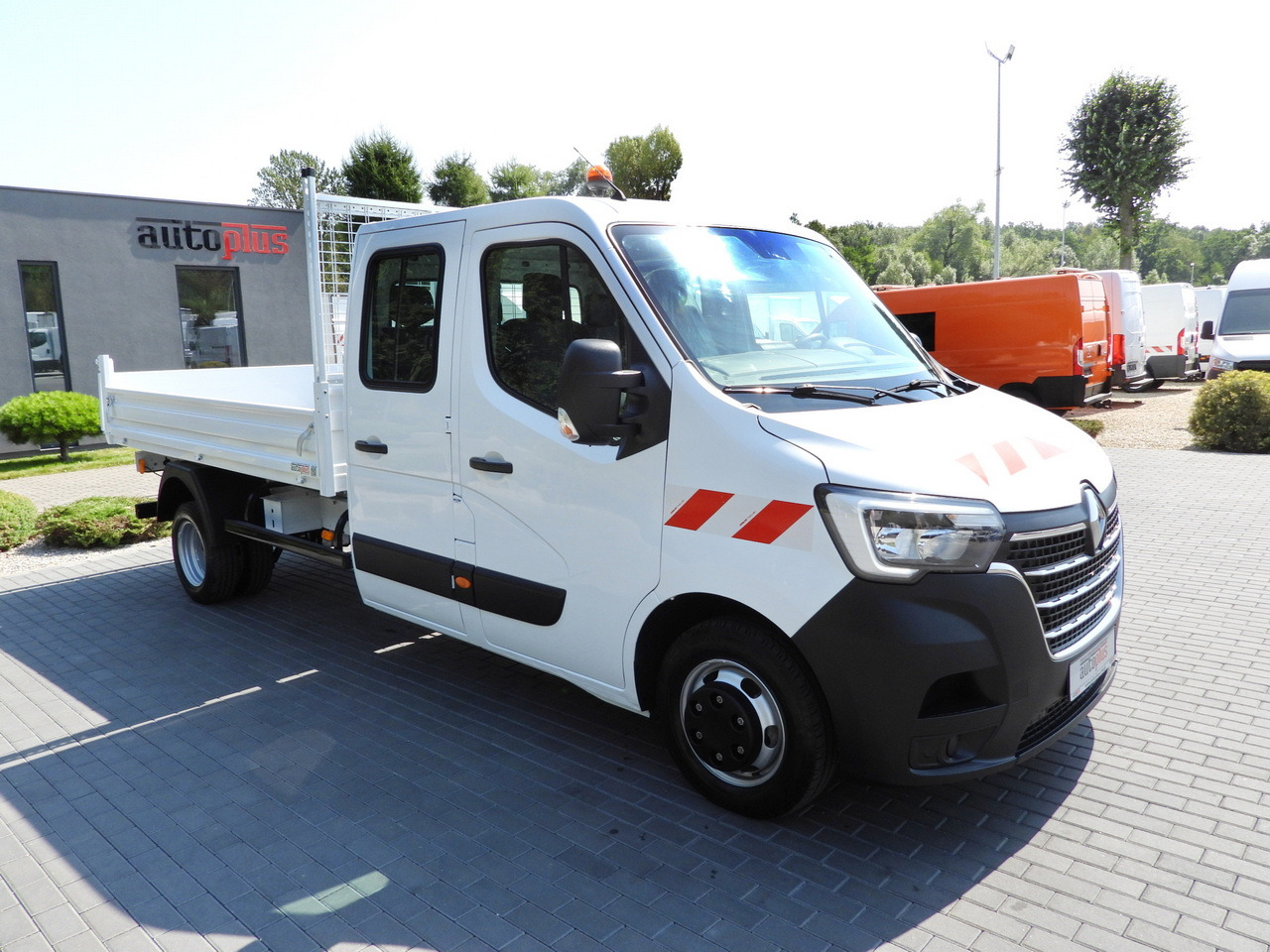 RENAULT MASTER TIPPER DOUBLE CABIN DOKA 6 SEATS CRUISE CONTROL LED LIGHTS TWIN WHEELS AIR CONDITIONING 130HP - Kamioncine vetëshkarkuese: foto 4 RENAULT MASTER TIPPER DOUBLE CABIN DOKA 6 SEATS CRUISE CONTROL LED LIGHTS TWIN WHEELS AIR CONDITIONING 130HP - Kamioncine vetëshkarkuese: foto 4
