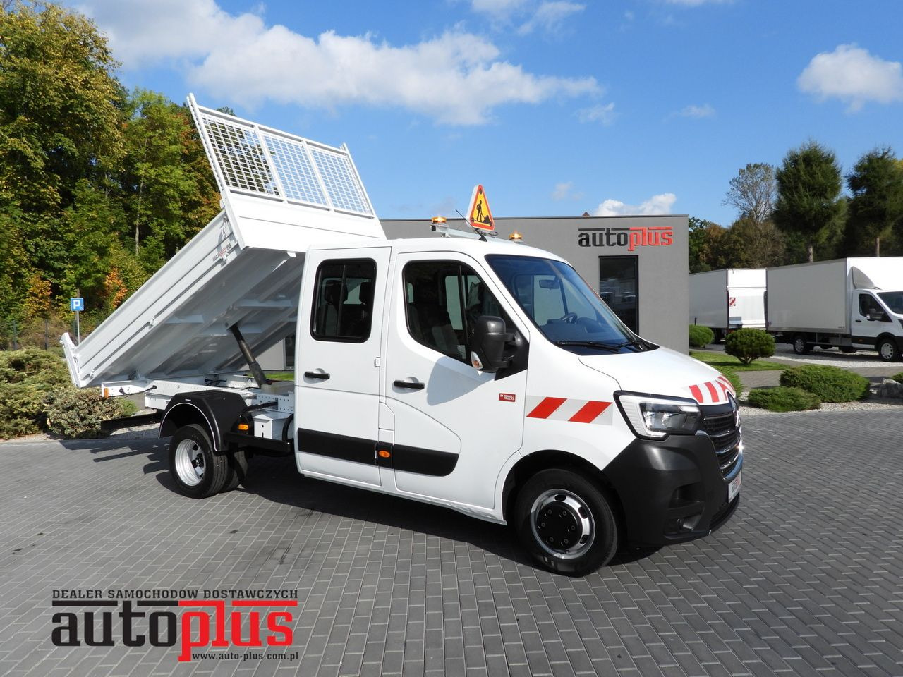 RENAULT MASTER TIPPER DOUBLE CABIN DOKA 6 SEATS CRUISE CONTROL LED LIGHTS TWIN WHEELS AIR CONDITIONING 165HP - Kamioncine vetëshkarkuese: foto 1 RENAULT MASTER TIPPER DOUBLE CABIN DOKA 6 SEATS CRUISE CONTROL LED LIGHTS TWIN WHEELS AIR CONDITIONING 165HP - Kamioncine vetëshkarkuese: foto 1