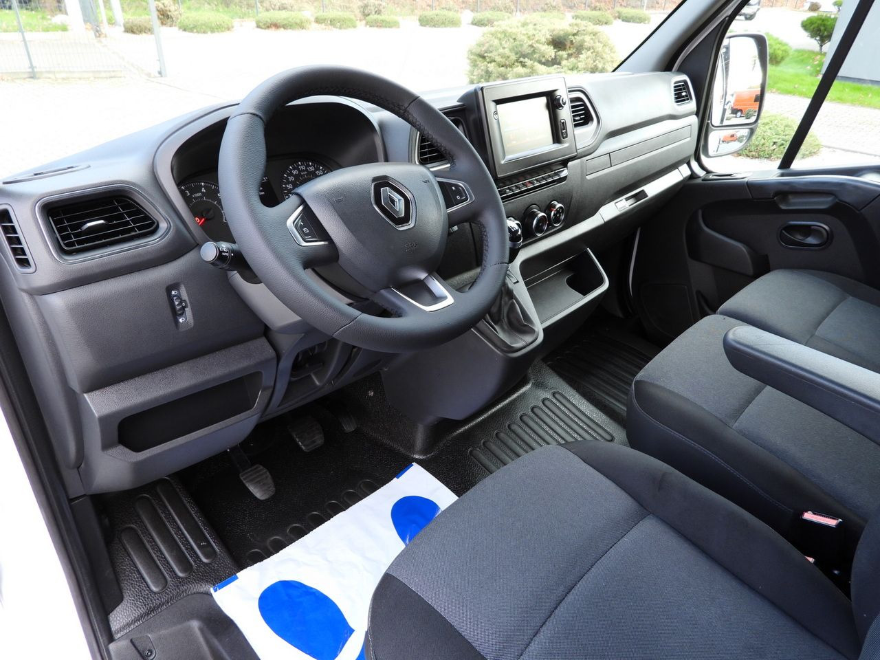 RENAULT MASTER TIPPER DOUBLE CABIN DOKA 7 SEATS CRUISE CONTROL NAVIGATION LED LIGHTS AIR CONDITIONING 145HP - Kamioncine vetëshkarkuese: foto 2 RENAULT MASTER TIPPER DOUBLE CABIN DOKA 7 SEATS CRUISE CONTROL NAVIGATION LED LIGHTS AIR CONDITIONING 145HP - Kamioncine vetëshkarkuese: foto 2