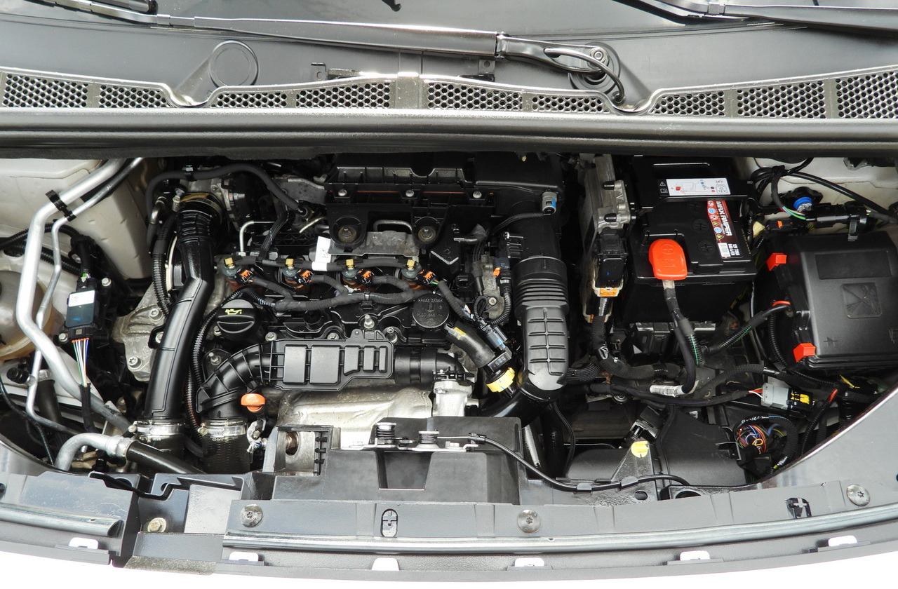 Furgon frigorifer TOYOTA PROACE CITY REFRIGERATOR VAN -15*C POWER SUPPLY 230V CRUISE CONTROL AIR CONDITIONING 100HP: foto 26 Furgon frigorifer TOYOTA PROACE CITY REFRIGERATOR VAN -15*C POWER SUPPLY 230V CRUISE CONTROL AIR CONDITIONING 100HP: foto 26