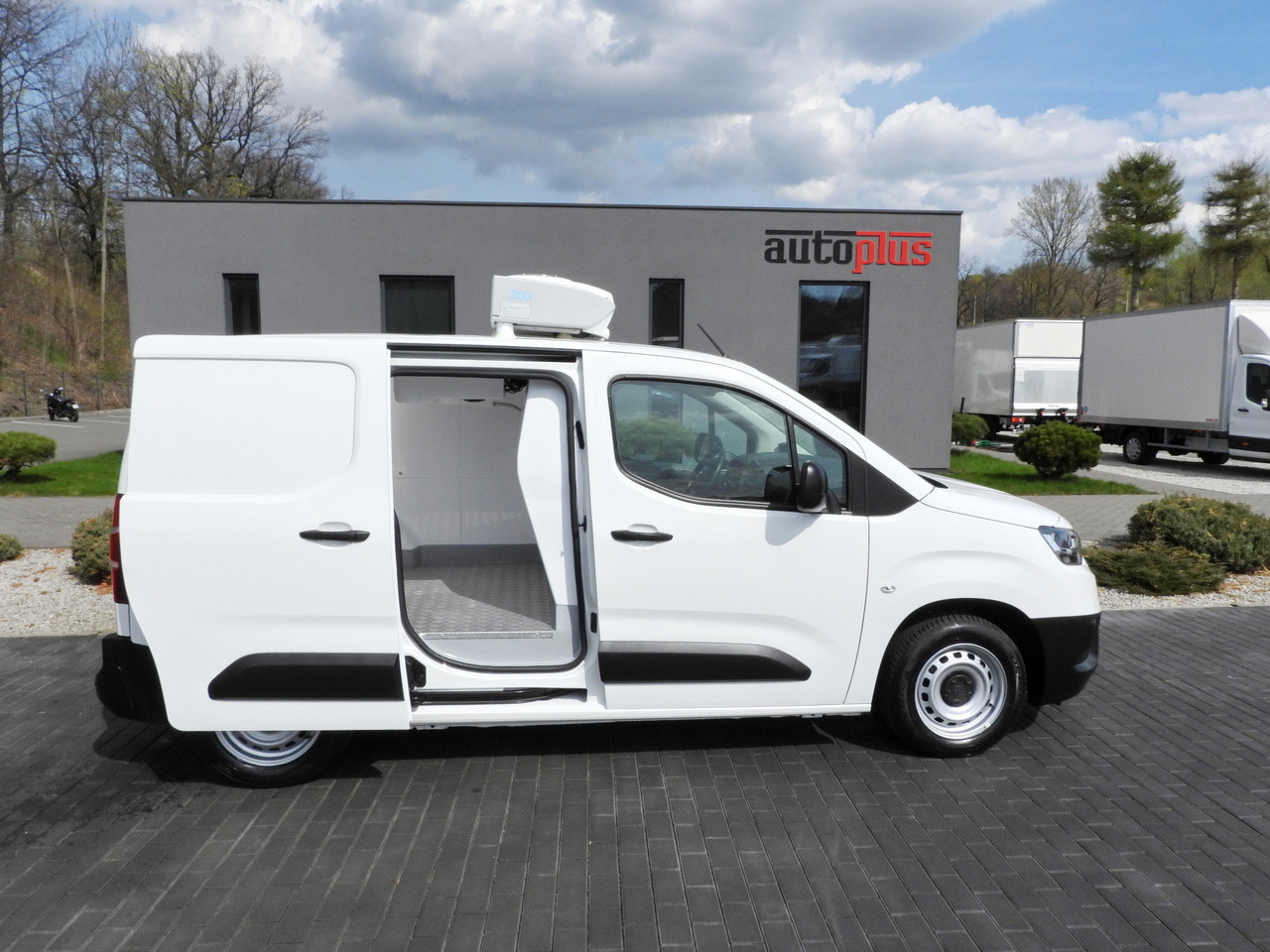 Furgon frigorifer TOYOTA PROACE CITY REFRIGERATOR VAN -15*C POWER SUPPLY 230V CRUISE CONTROL AIR CONDITIONING 100HP: foto 8 Furgon frigorifer TOYOTA PROACE CITY REFRIGERATOR VAN -15*C POWER SUPPLY 230V CRUISE CONTROL AIR CONDITIONING 100HP: foto 8