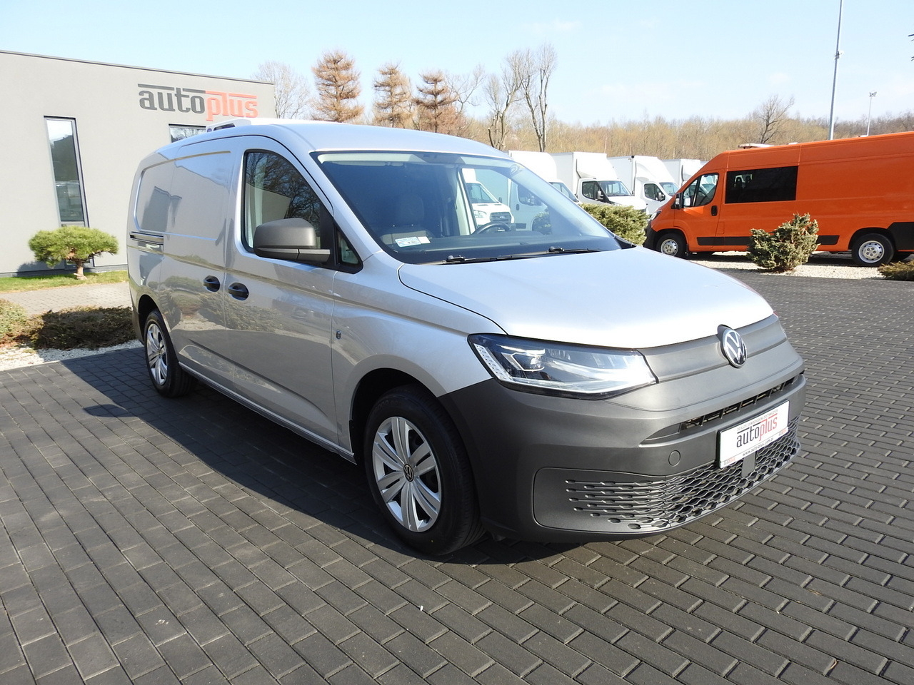 VOLKSWAGEN CADDY REFRIGERATOR VAN -20*C HEATING FUNCTION POWER SUPPLY 230V CRUISE CONTROL LED LIGHTS AIR CONDITIONING 100HP - Furgon frigorifer: foto 4 VOLKSWAGEN CADDY REFRIGERATOR VAN -20*C HEATING FUNCTION POWER SUPPLY 230V CRUISE CONTROL LED LIGHTS AIR CONDITIONING 100HP - Furgon frigorifer: foto 4