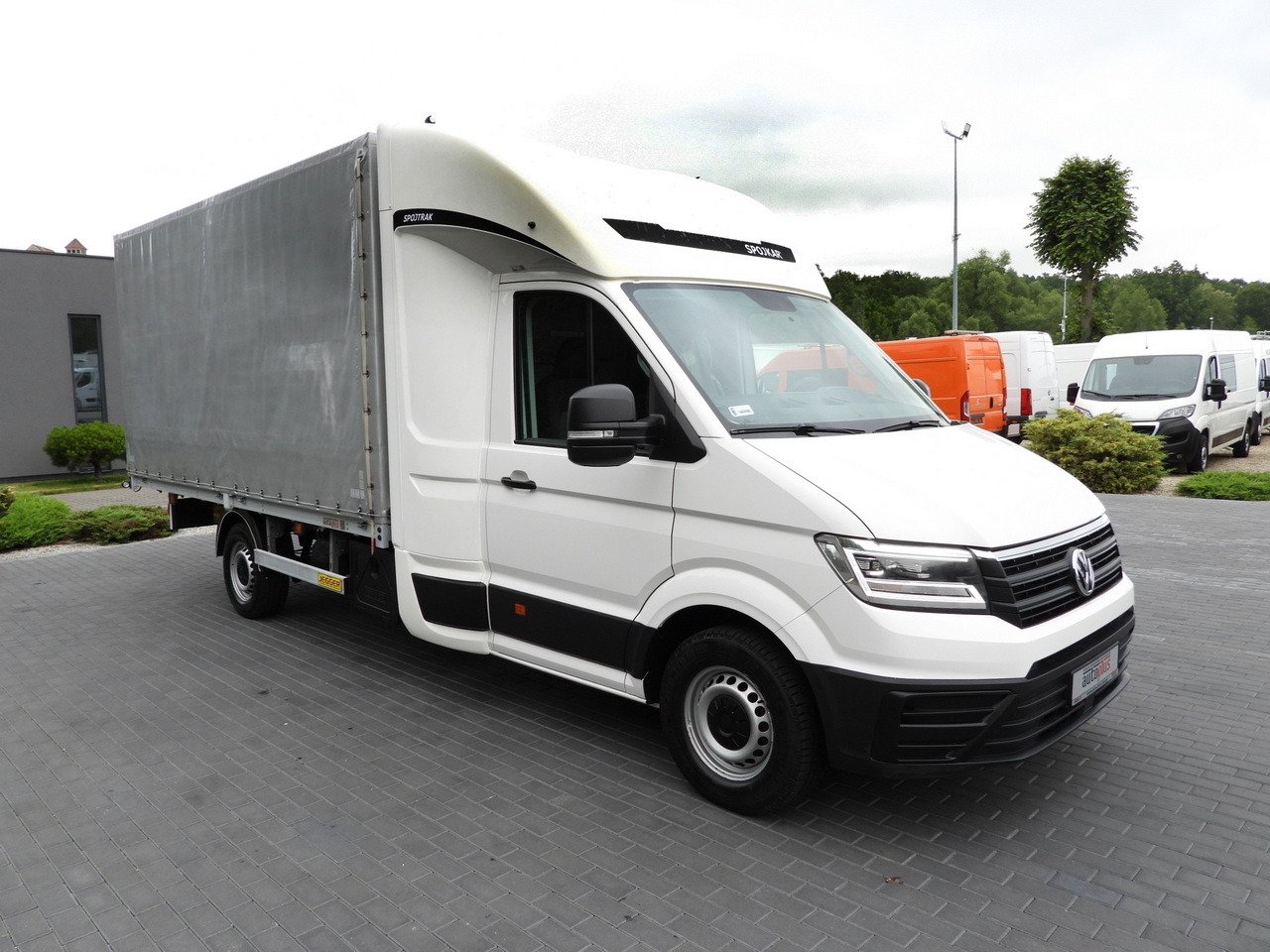 VOLKSWAGEN CRAFTER TARPAULIN 8 PALLETS WEBASTO CRUISE CONTROL LED LIGHTS AIR CONDITIONING 180HP - Kamioncine me tendë: foto 4 VOLKSWAGEN CRAFTER TARPAULIN 8 PALLETS WEBASTO CRUISE CONTROL LED LIGHTS AIR CONDITIONING 180HP - Kamioncine me tendë: foto 4