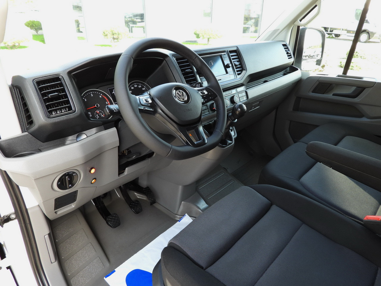 VOLKSWAGEN CRAFTER TARPAULIN LIFT 8 PALLETS CRUISE CONTROL LED LIGHTS TWIN WHEELS AIR CONDITIONING 180HP - Kamioncine me tendë: foto 2 VOLKSWAGEN CRAFTER TARPAULIN LIFT 8 PALLETS CRUISE CONTROL LED LIGHTS TWIN WHEELS AIR CONDITIONING 180HP - Kamioncine me tendë: foto 2