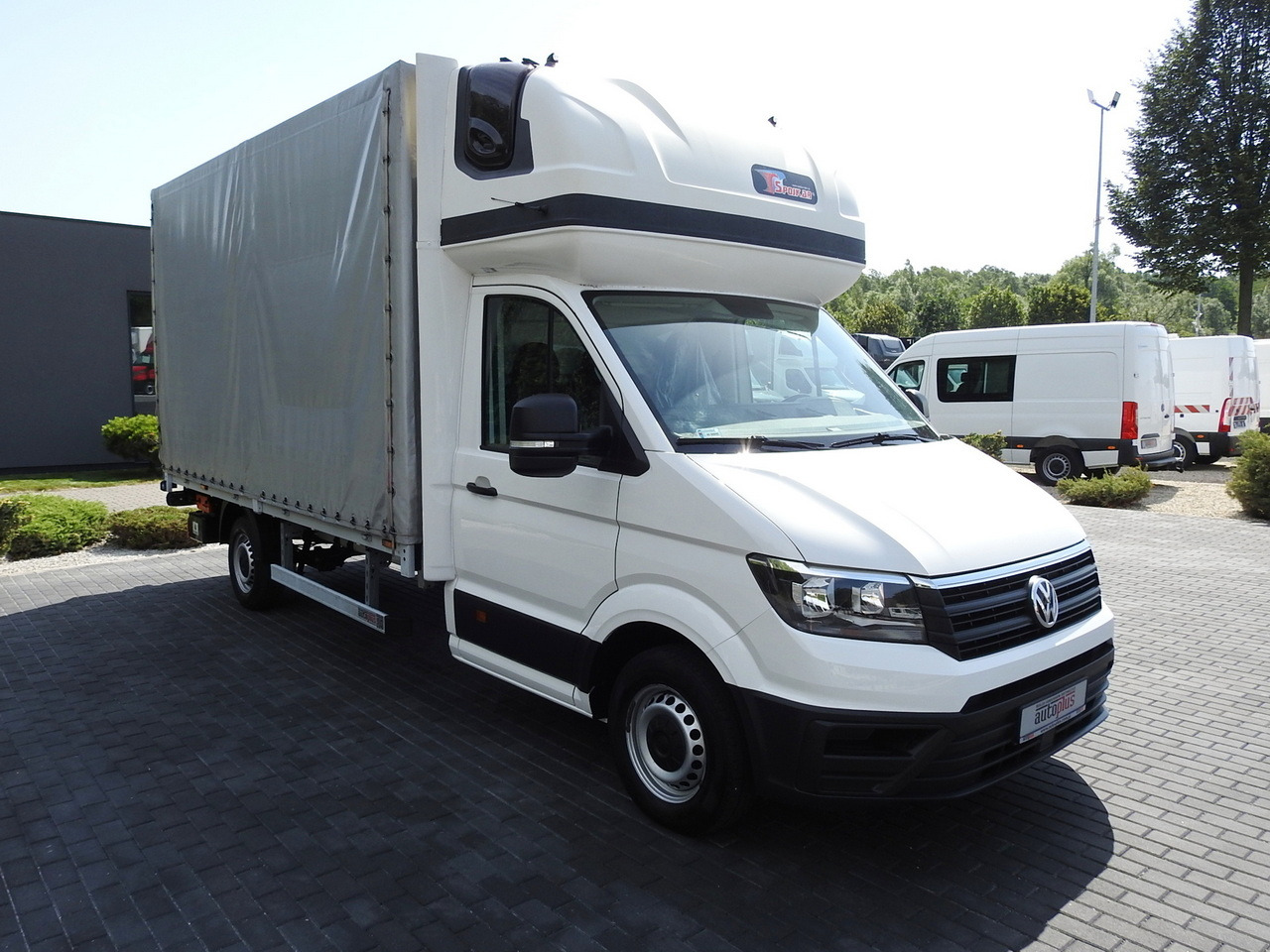 VOLKSWAGEN CRAFTER TARPAULIN LIFT 8 PALLETS WEBASTO CRUISE CONTROL 180HP - Kamioncine me tendë: foto 4 VOLKSWAGEN CRAFTER TARPAULIN LIFT 8 PALLETS WEBASTO CRUISE CONTROL 180HP - Kamioncine me tendë: foto 4