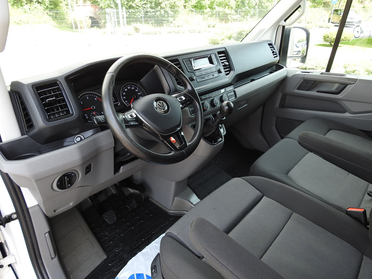 VOLKSWAGEN CRAFTER TARPAULIN LIFT 8 PALLETS WEBASTO CRUISE CONTROL 180HP - Kamioncine me tendë: foto 2 VOLKSWAGEN CRAFTER TARPAULIN LIFT 8 PALLETS WEBASTO CRUISE CONTROL 180HP - Kamioncine me tendë: foto 2