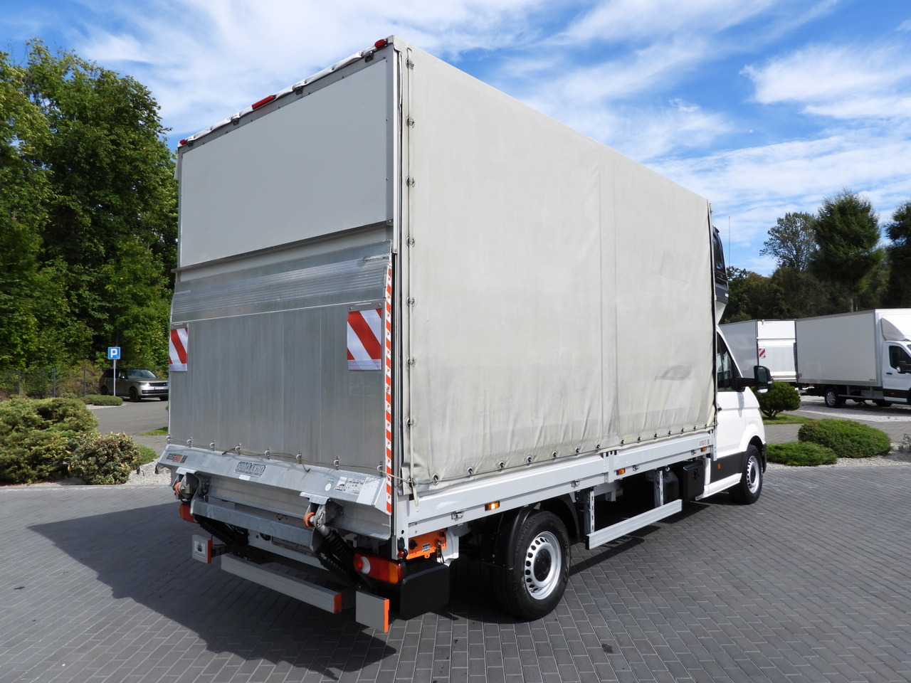 VOLKSWAGEN CRAFTER TARPAULIN LIFT 8 PALLETS WEBASTO CRUISE CONTROL LED LIGHTS AIR CONDITIONING 180HP - Kamioncine me tendë: foto 3 VOLKSWAGEN CRAFTER TARPAULIN LIFT 8 PALLETS WEBASTO CRUISE CONTROL LED LIGHTS AIR CONDITIONING 180HP - Kamioncine me tendë: foto 3