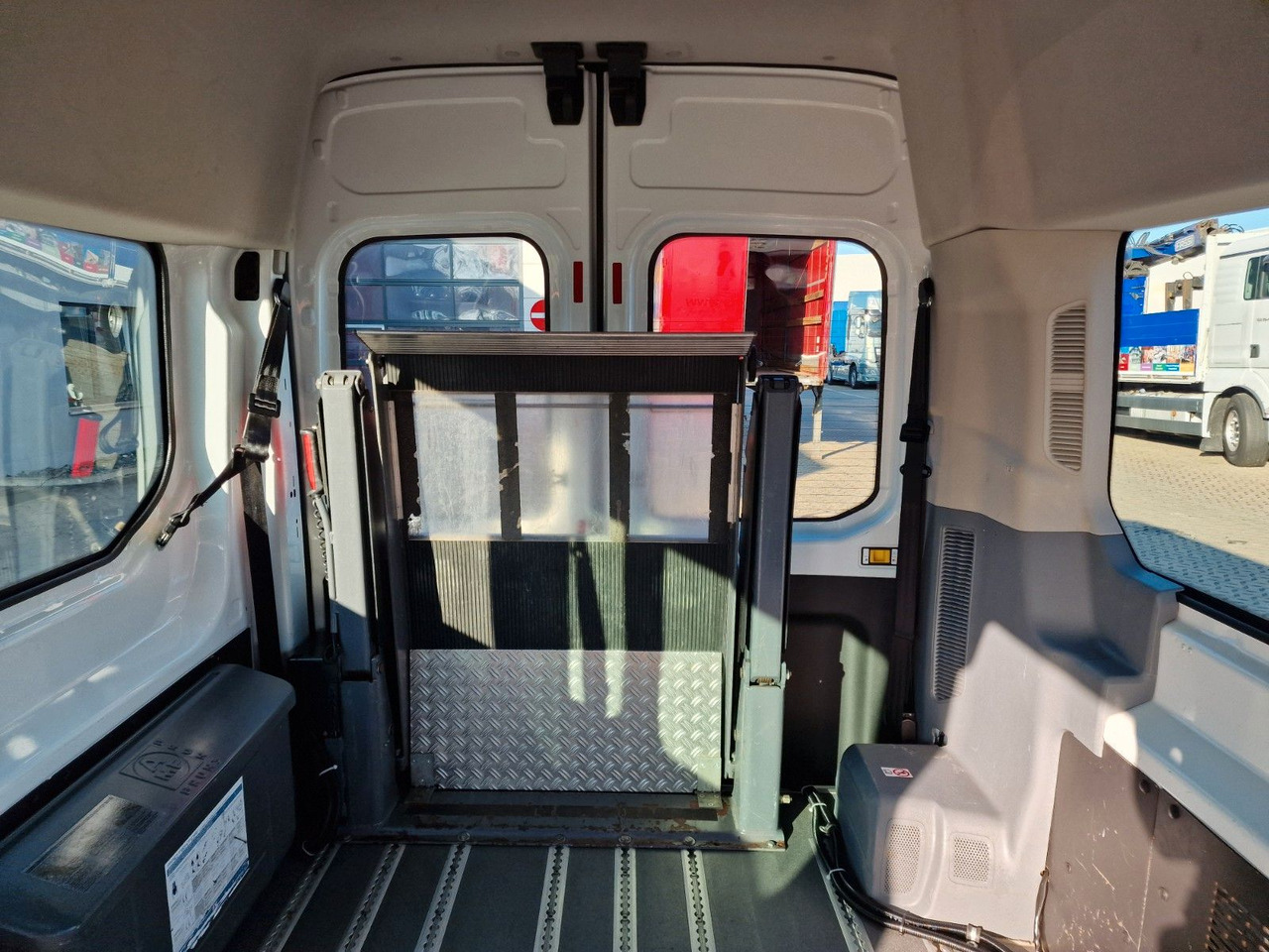 Furgon Ford Transit / Transport von Personen im Rollstuhl: foto 17