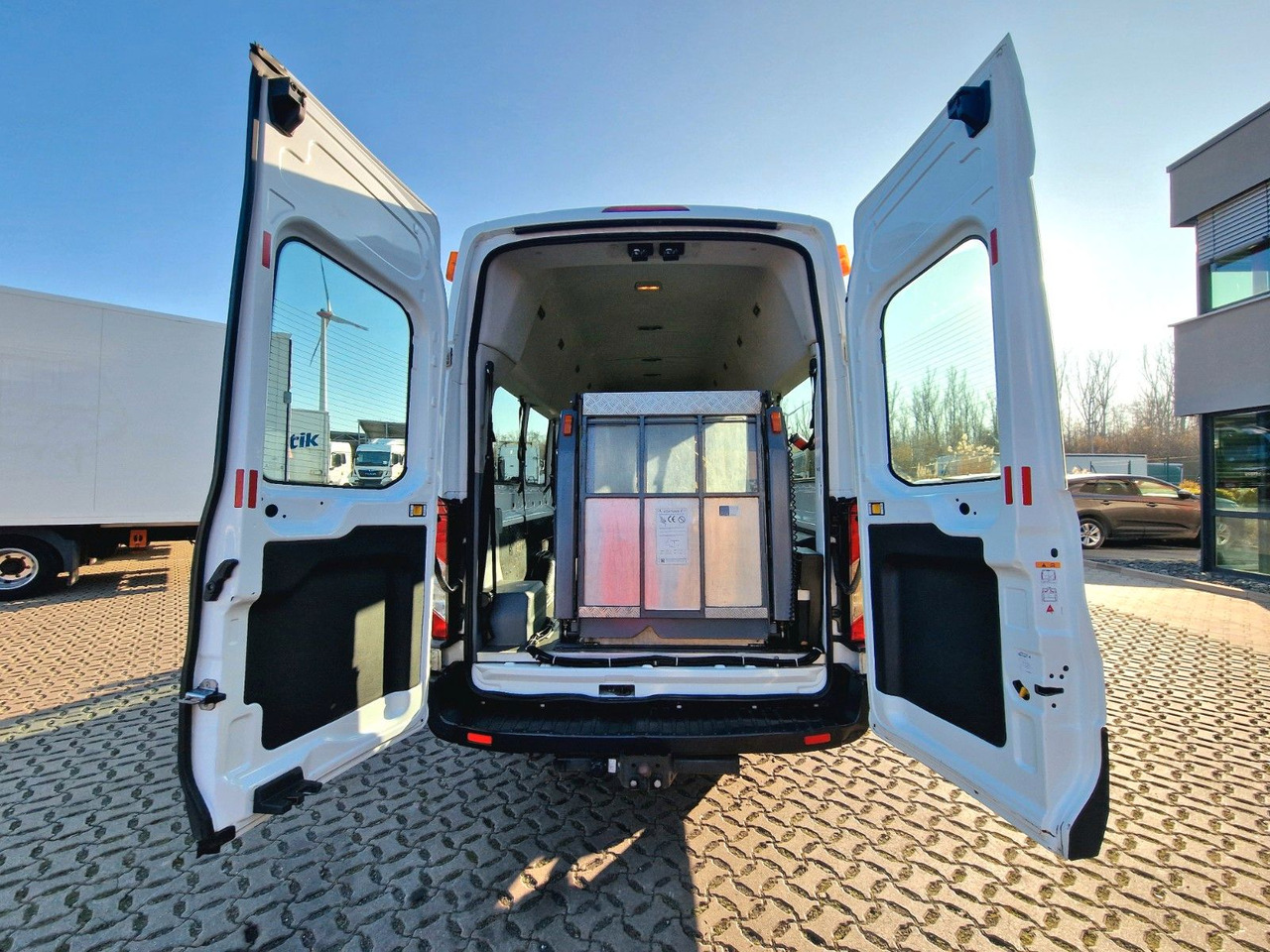 Furgon Ford Transit / Transport von Personen im Rollstuhl: foto 12