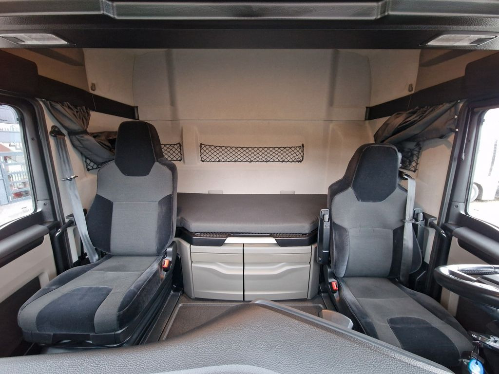 Gjysmë-kamion MAN TGX 18.510 4x2 LL SA / Retarder / Hubkupplung MAN TGX 18.510 4x2 LL SA / Retarder / Hubkupplung: foto 20 Gjysmë-kamion MAN TGX 18.510 4x2 LL SA / Retarder / Hubkupplung MAN TGX 18.510 4x2 LL SA / Retarder / Hubkupplung: foto 20