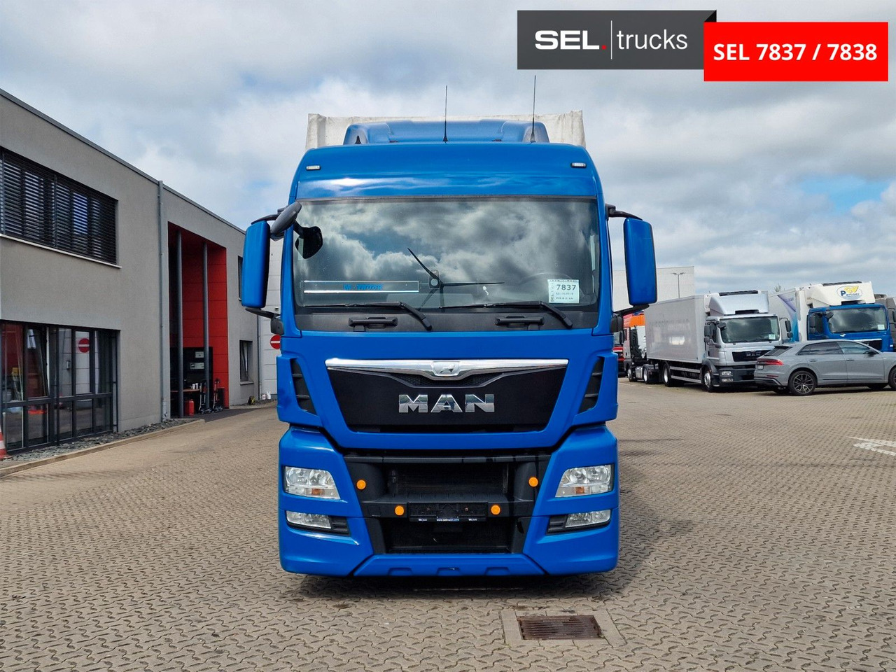 MAN TGX 18.440 4X2 LL-U/ Intarder /Hubdach/Durchlade - Kamion me tendë: foto 2 MAN TGX 18.440 4X2 LL-U/ Intarder /Hubdach/Durchlade - Kamion me tendë: foto 2