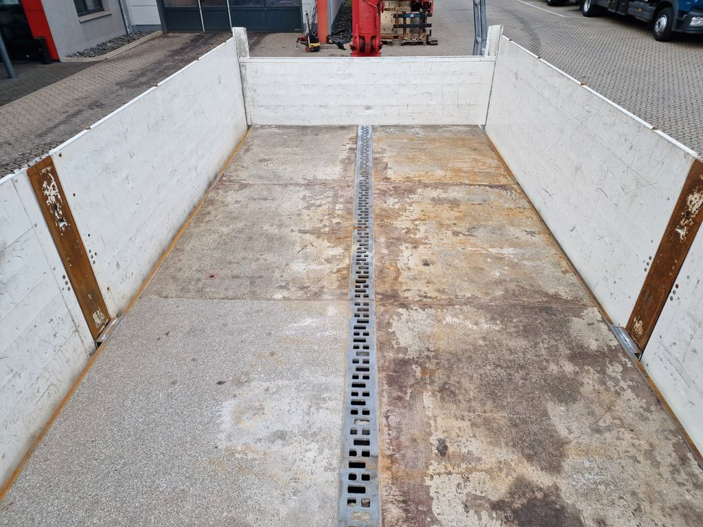 Kamion me karroceri të hapur, Kamion me vinç Mercedes-Benz Antos 1832 / MKG Kran: foto 14 Kamion me karroceri të hapur, Kamion me vinç Mercedes-Benz Antos 1832 / MKG Kran: foto 14