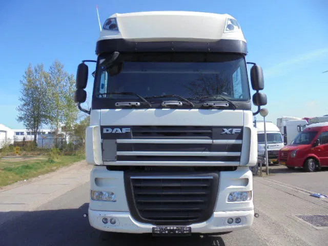 DAF XF 105.460 SUPERSPACE - Gjysmë-kamion: foto 2 DAF XF 105.460 SUPERSPACE - Gjysmë-kamion: foto 2
