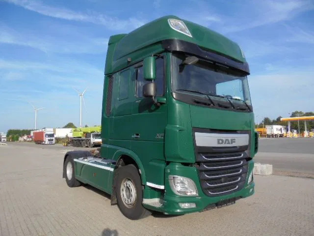 DAF XF 106.460 SUPER SPACE CAB - Gjysmë-kamion: foto 3 DAF XF 106.460 SUPER SPACE CAB - Gjysmë-kamion: foto 3