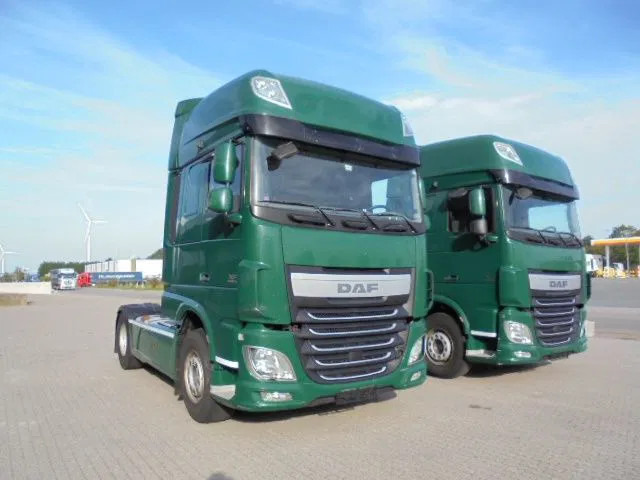 DAF XF 106.460 SUPER SPACE CAB - Gjysmë-kamion: foto 3 DAF XF 106.460 SUPER SPACE CAB - Gjysmë-kamion: foto 3