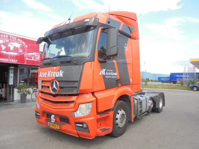 Mercedes-Benz Actros 2343 6X2 VOORLOOPAS - Gjysmë-kamion: foto 1 Mercedes-Benz Actros 2343 6X2 VOORLOOPAS - Gjysmë-kamion: foto 1
