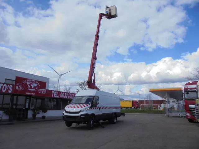 Iveco Daily 70 70C17 - Kamioni, Kamion me vinç: foto 1 Iveco Daily 70 70C17 - Kamioni, Kamion me vinç: foto 1